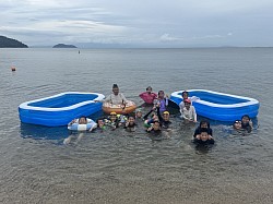 遠征中に湖水浴